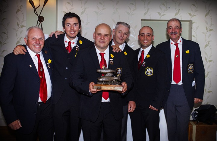 Welsh-Team-with-Trophy